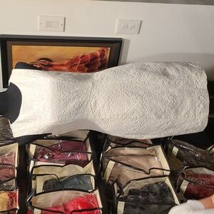 Sleevless Lace Dress with open back